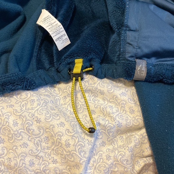 Beautiful L.L.Bean zipper jacket. New condition. Zipper pockets. Size L Reg - Picture 4 of 6